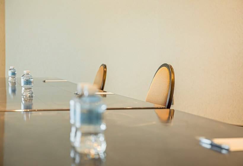 هتل Sheraton Vancouver Guildford