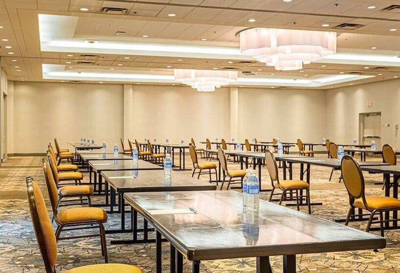 هتل Sheraton Vancouver Guildford