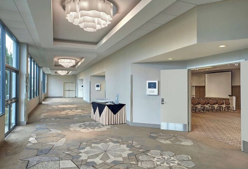 هتل Sheraton Vancouver Guildford