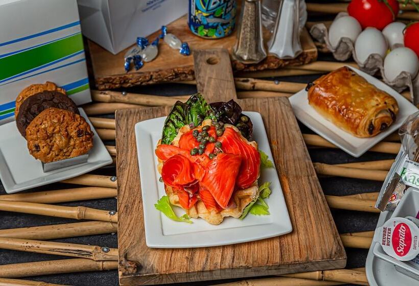 هتل Sheraton Vancouver Guildford