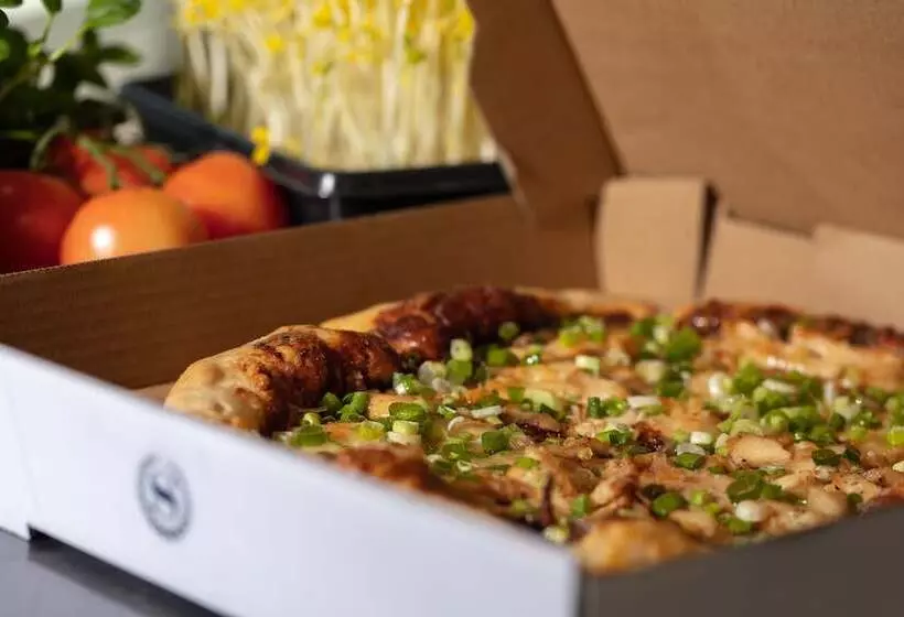 בית מלון כפרי Sheraton Vancouver Guildford