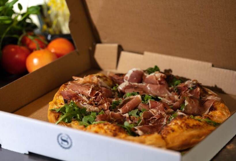 هتل Sheraton Vancouver Guildford