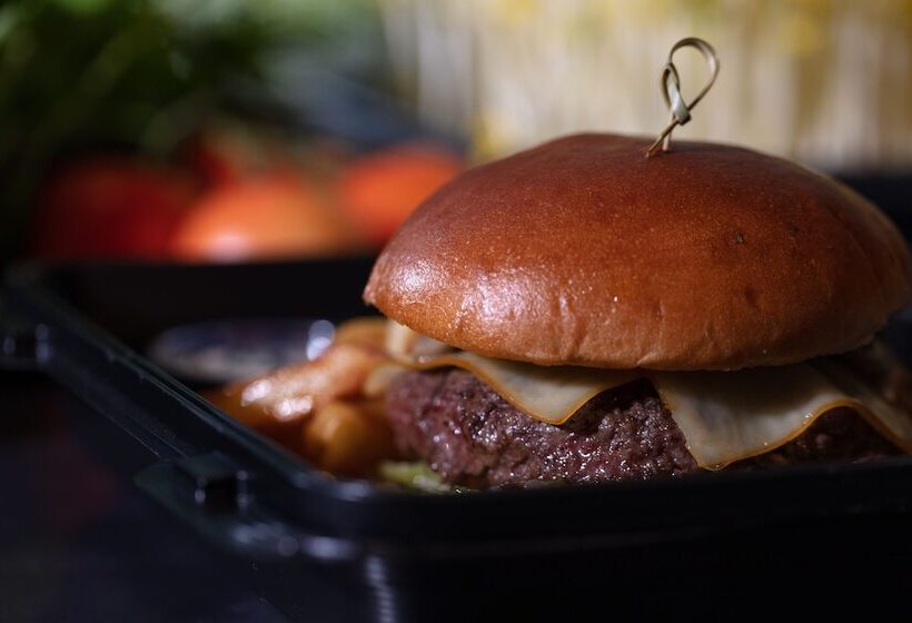 هتل Sheraton Vancouver Guildford