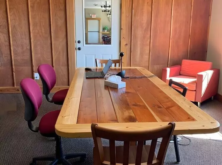 هتل White Buffalo