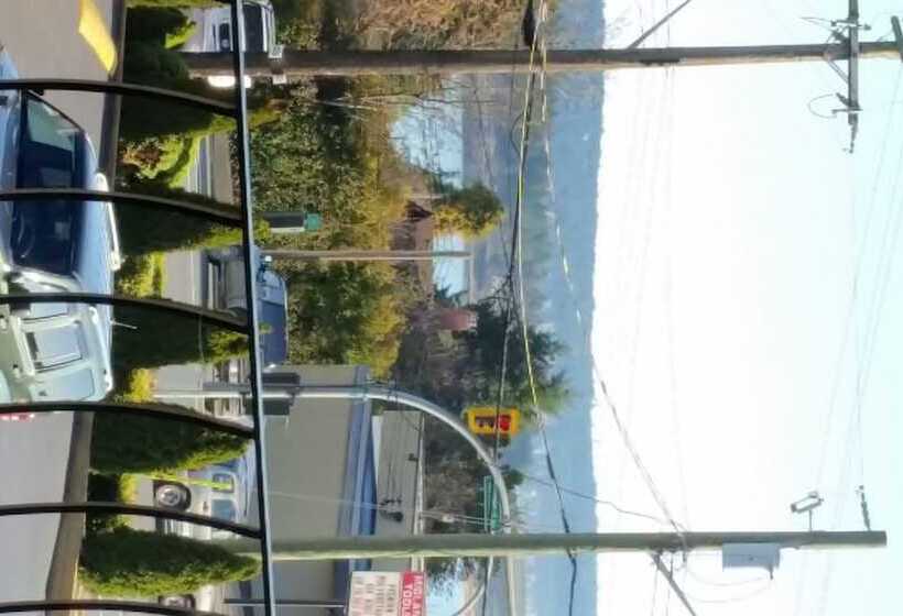 Motel Port O Call Inn