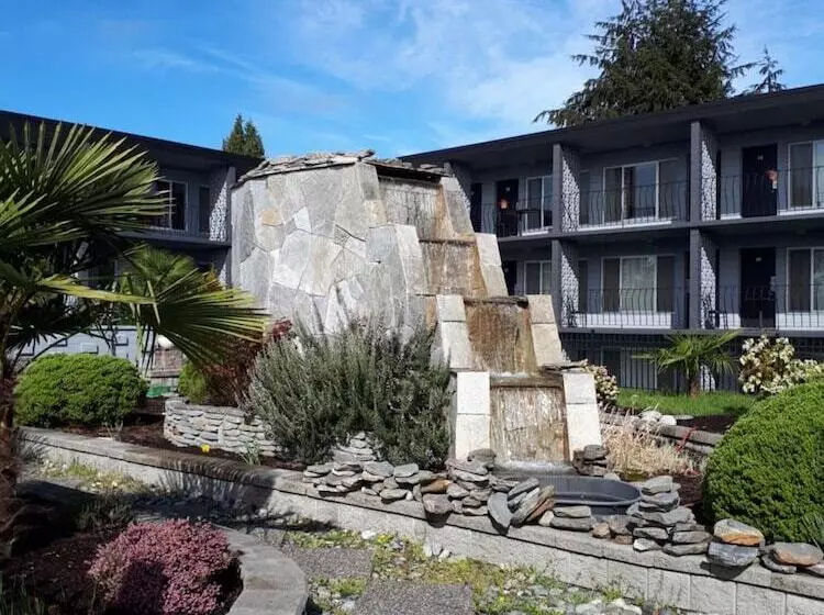 Мотель Port O Call Inn