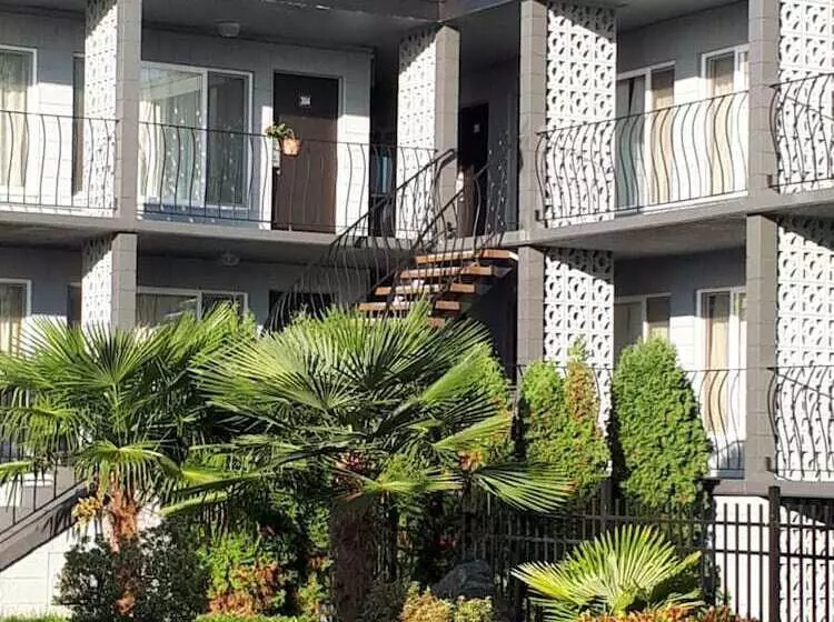 Мотель Port O Call Inn