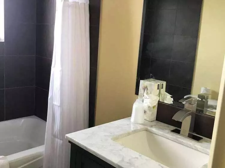 Мотель Port O Call Inn