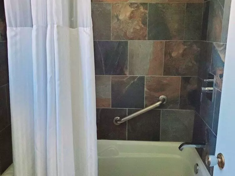 Мотель Port O Call Inn