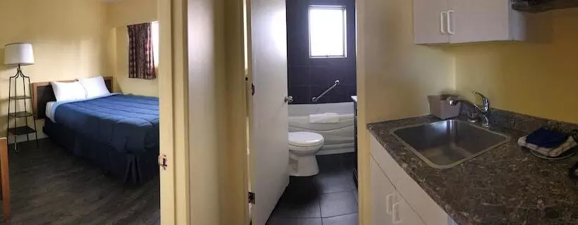 Мотель Port O Call Inn