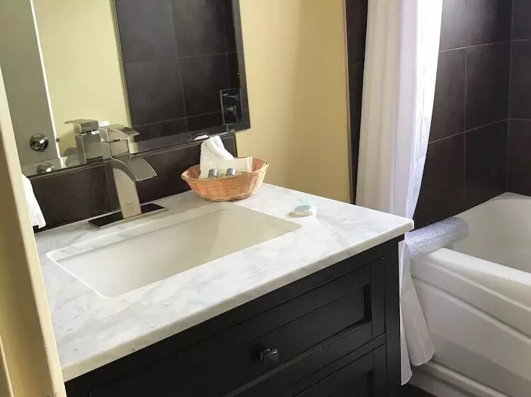 Мотель Port O Call Inn