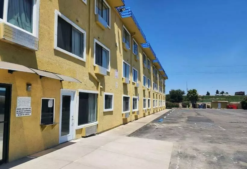 فندق على الطريق Travelodge By Wyndham Stockton