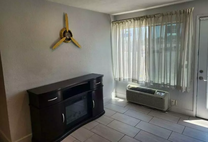 فندق على الطريق Travelodge By Wyndham Stockton