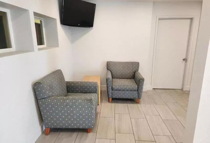 فندق على الطريق Travelodge By Wyndham Stockton