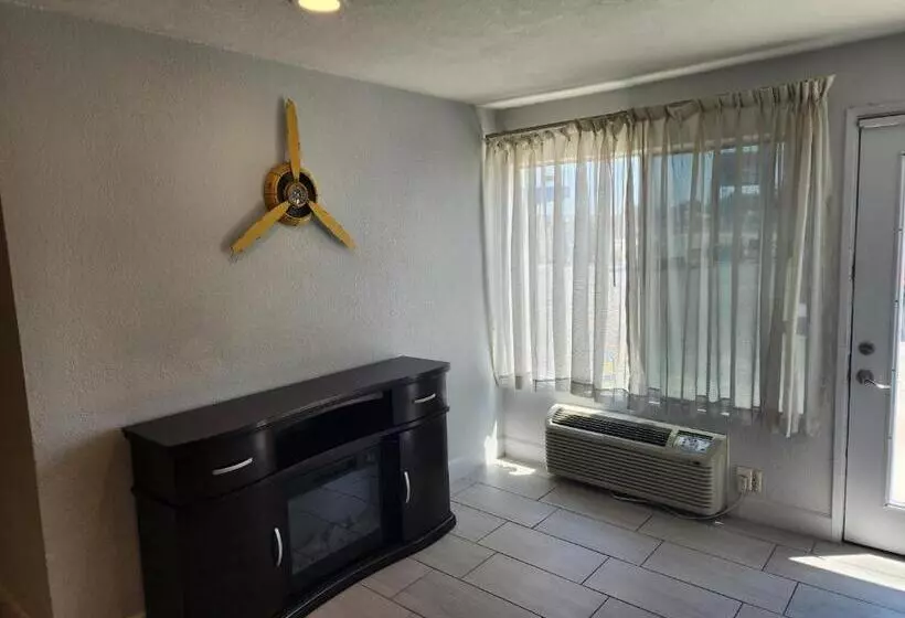 فندق على الطريق Travelodge By Wyndham Stockton