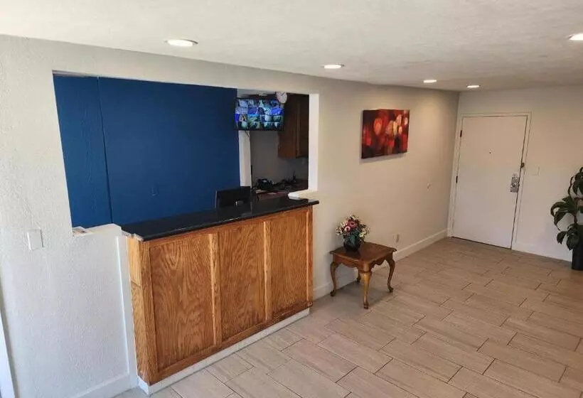 فندق على الطريق Travelodge By Wyndham Stockton