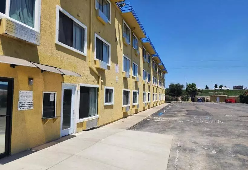 فندق على الطريق Travelodge By Wyndham Stockton