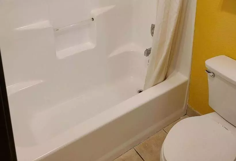 فندق على الطريق Travelodge By Wyndham Stockton