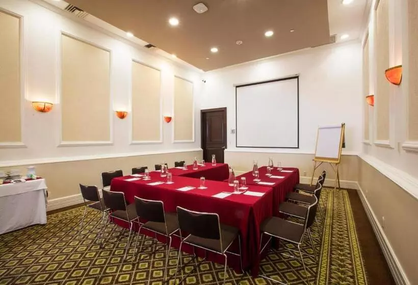 هتل Krystal Satelite Maria Barbara