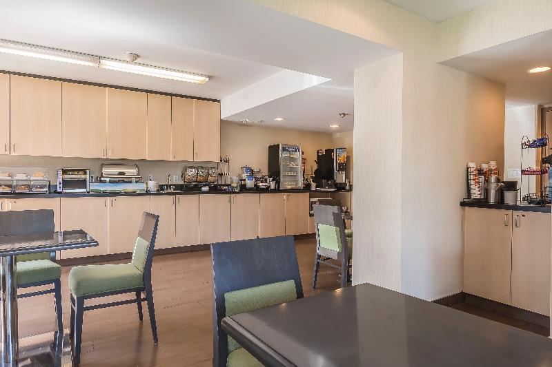 هتل Ramada By Wyndham Kingston