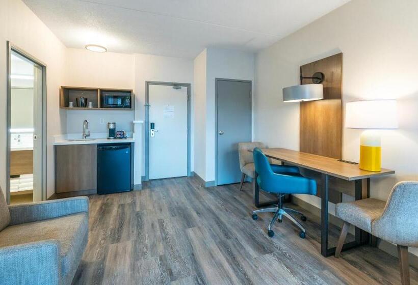 هتل Comfort Suites