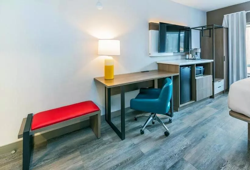 ホテル Comfort Suites