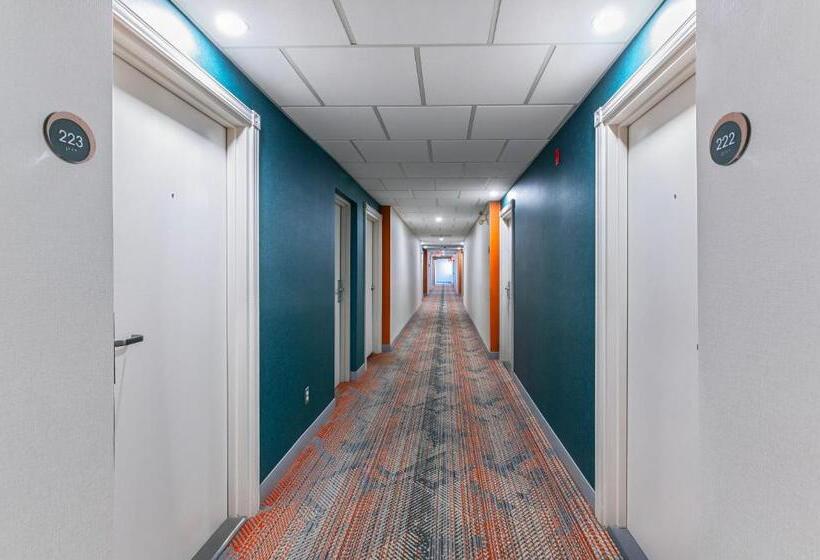 هتل Comfort Suites