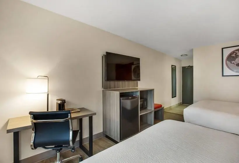 هتل Ramada By Wyndham Kingston