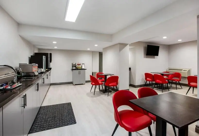 هتل Ramada By Wyndham Kingston