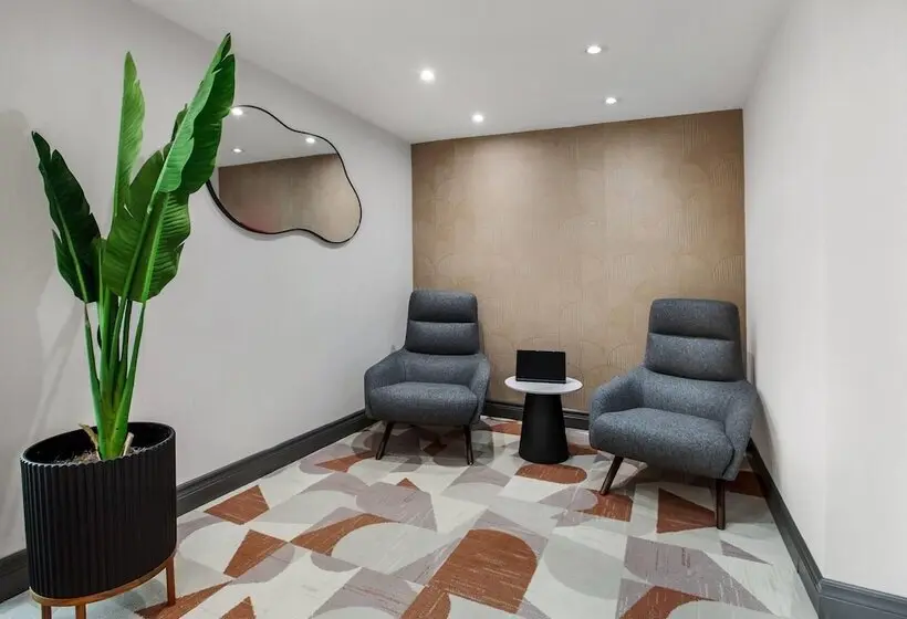 هتل Ramada By Wyndham Kingston