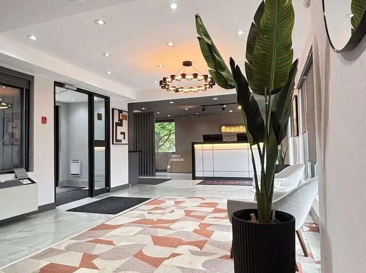 هتل Ramada By Wyndham Kingston