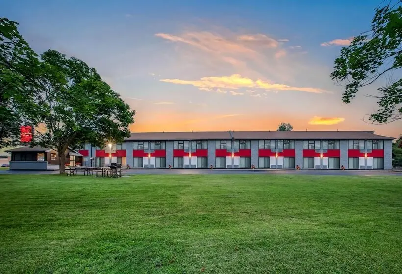 هتل Ramada By Wyndham Kingston
