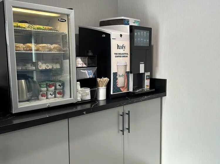 هتل Ramada By Wyndham Kingston
