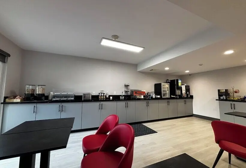 هتل Ramada By Wyndham Kingston