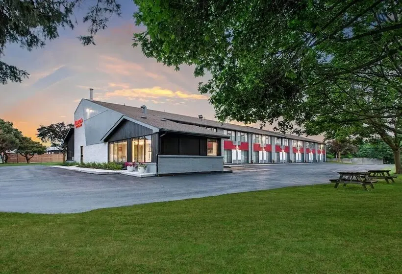 هتل Ramada By Wyndham Kingston