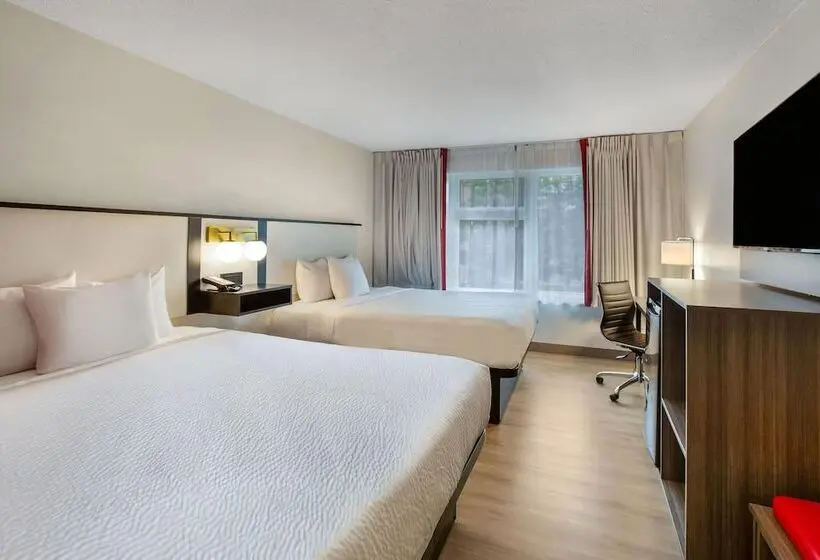 هتل Ramada By Wyndham Kingston