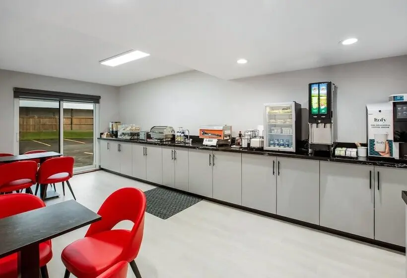 هتل Ramada By Wyndham Kingston