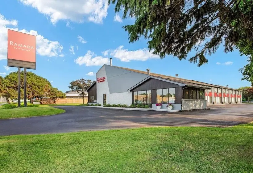 هتل Ramada By Wyndham Kingston