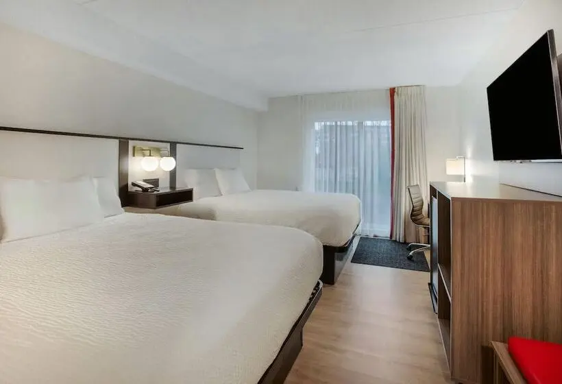هتل Ramada By Wyndham Kingston
