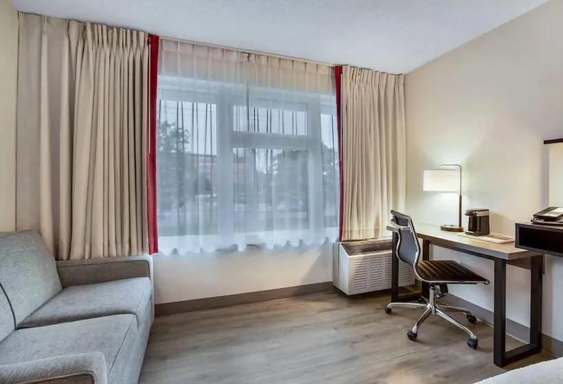 هتل Ramada By Wyndham Kingston