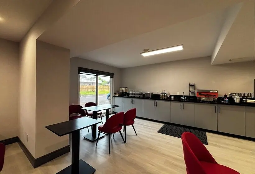هتل Ramada By Wyndham Kingston