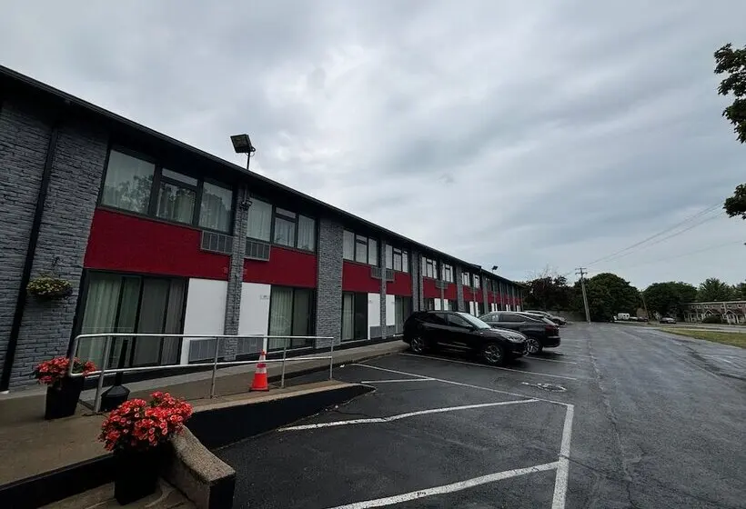هتل Ramada By Wyndham Kingston
