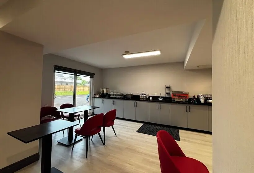 هتل Ramada By Wyndham Kingston