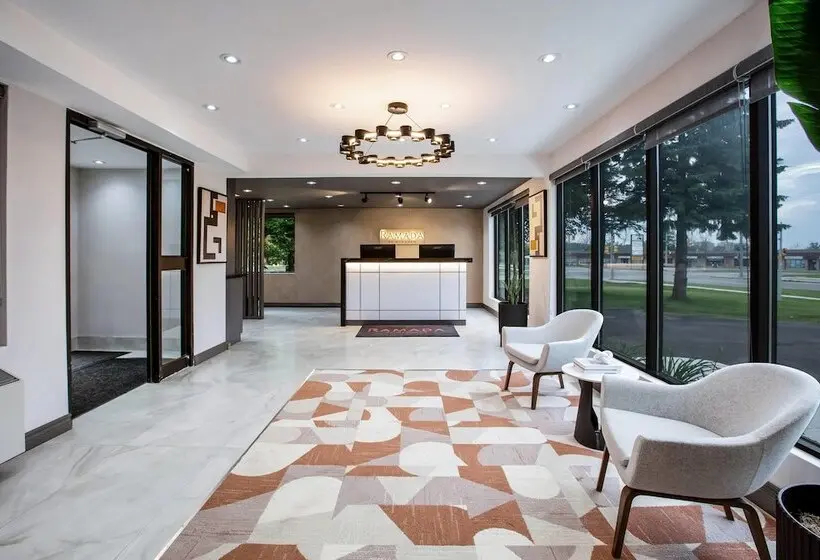 هتل Ramada By Wyndham Kingston