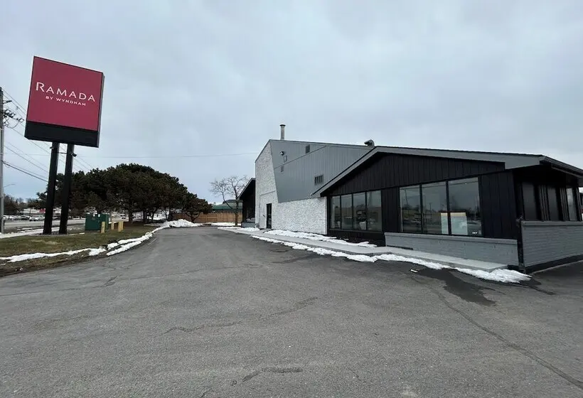 هتل Ramada By Wyndham Kingston