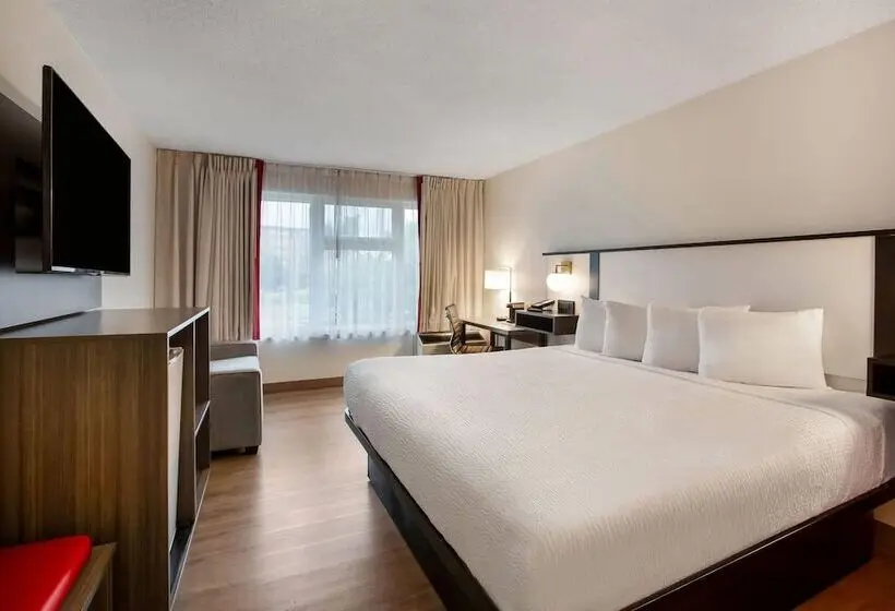 هتل Ramada By Wyndham Kingston