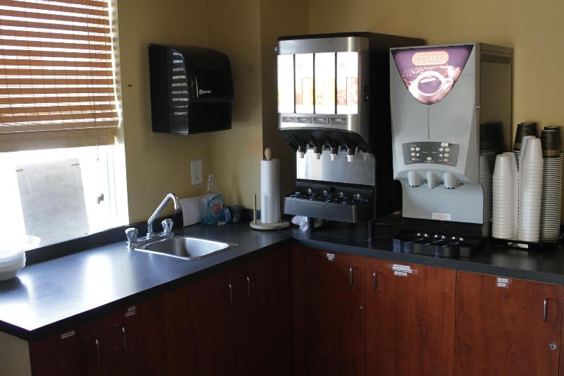 The Glengate Hotel & Suites