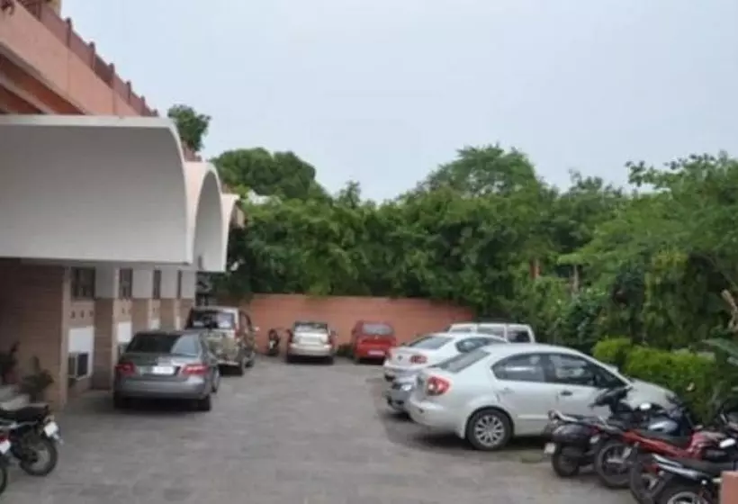 בית מלון כפרי Aditya International