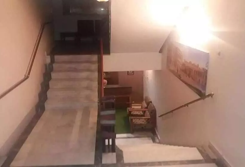 בית מלון כפרי Aditya International