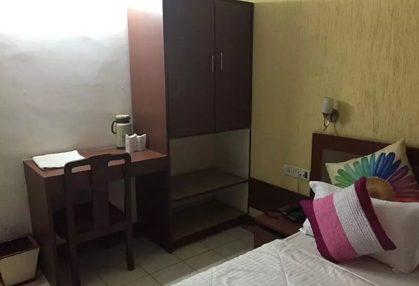 בית מלון כפרי Aditya International